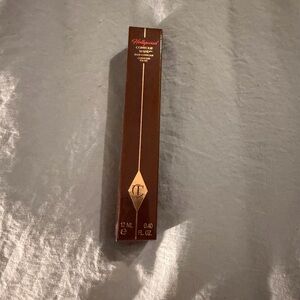 Charlotte Tilbury Fair-Medium Pale-Moven Box with Deep Burgundy Accents